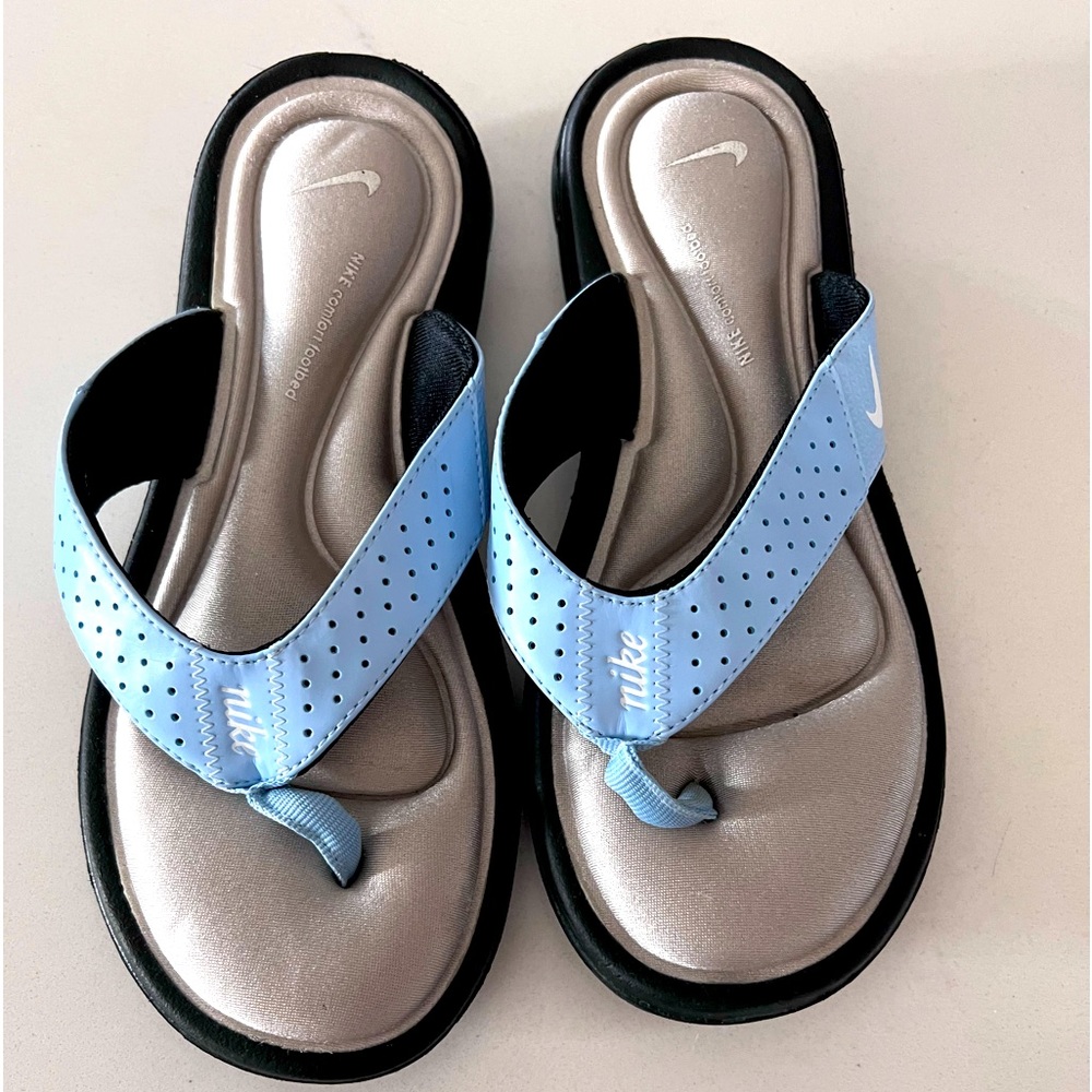 Nike flip flops with memory foam
